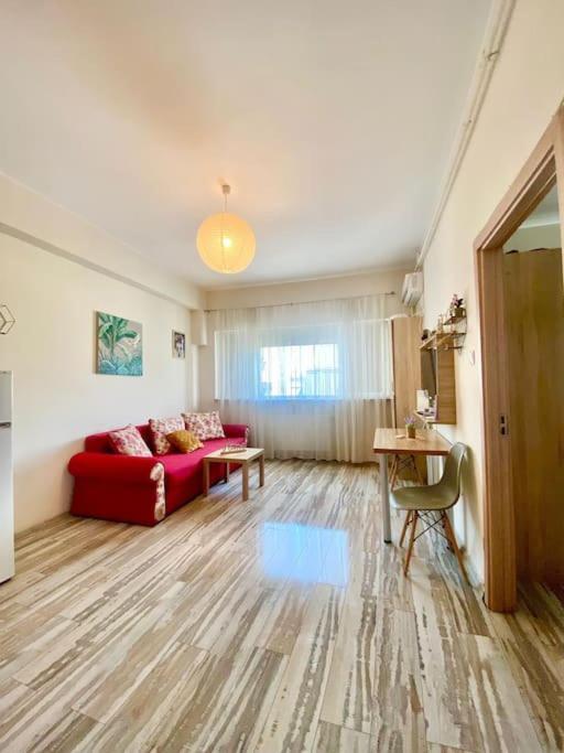 Red Ultracentral Old Town Apartment Bucharest